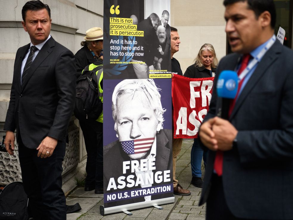 Assange afirma que arriesga su vida en la lucha contra su extradición