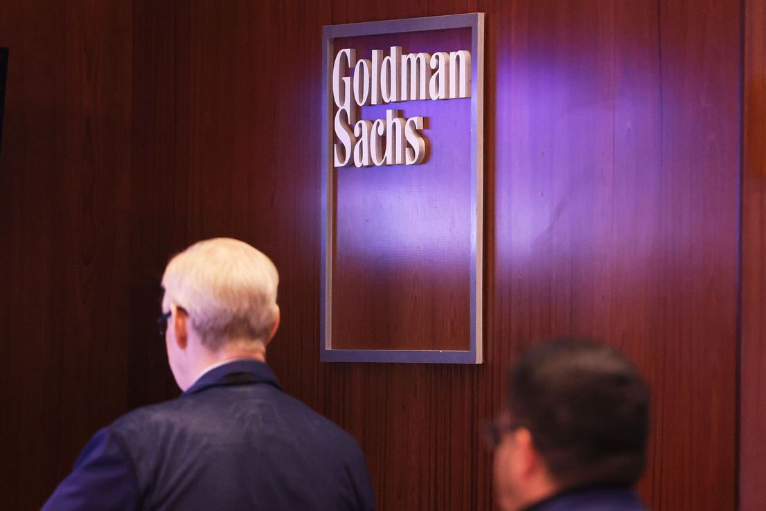 Goldman Sachs pide juramentos de lealtad a sus banqueros junior