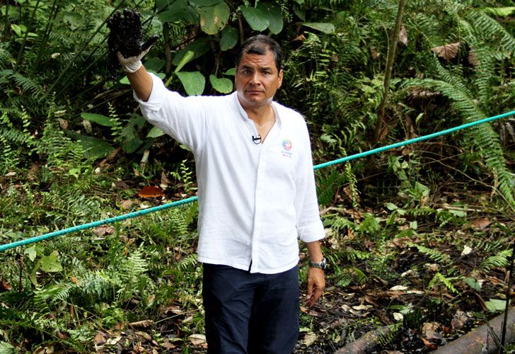 Correa trajo a Argentina la campaña 'La mano sucia de Chevron'