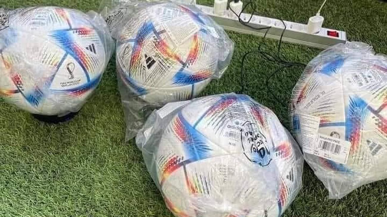 Por qué cargan las pelotas antes de cada partido del Mundial de Qatar 2022