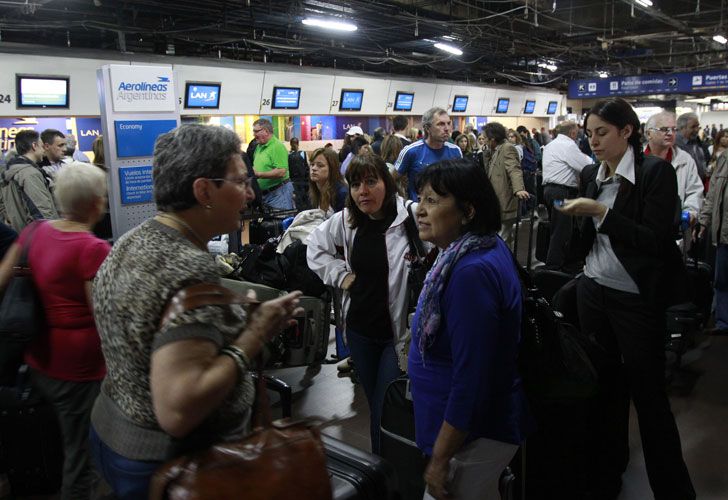 La niebla provoca cancelaciones y demoras en Ezeiza