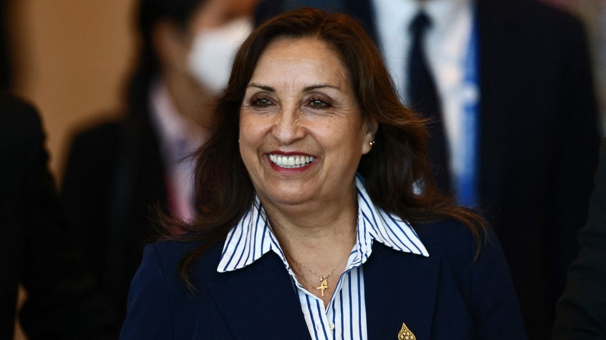 La nueva presidenta del Perú busca formar gobierno