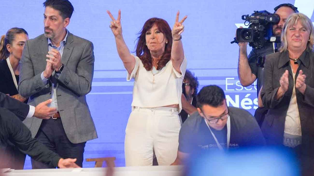 Jefas, rockstar y encuestas que reemplazan a la política