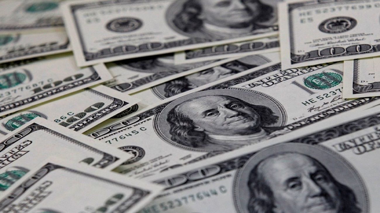 El dólar blue cerró a $1200 para la compra y $1220 para la venta