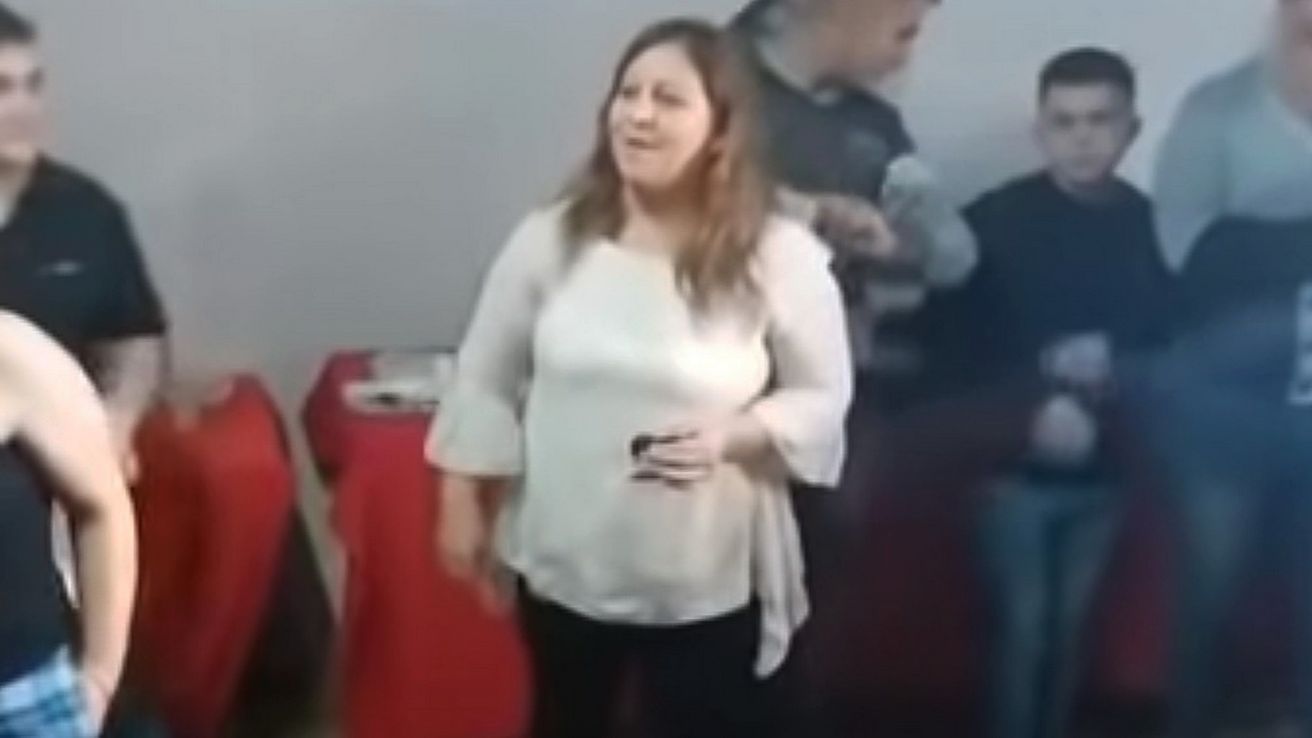 Mendoza: renunció funcionaria que rompió la cuarentena para celebrar cumpleaños de sus hijos
