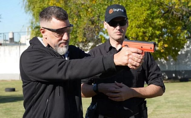 Armas no letales: cómo es la experiencia de Lanús
