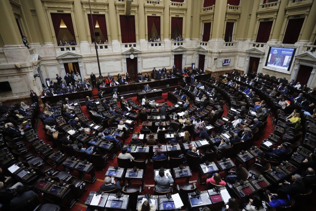 La oposición avanza con un proyecto para limitar los DNU y hay alarmas en el Gobierno