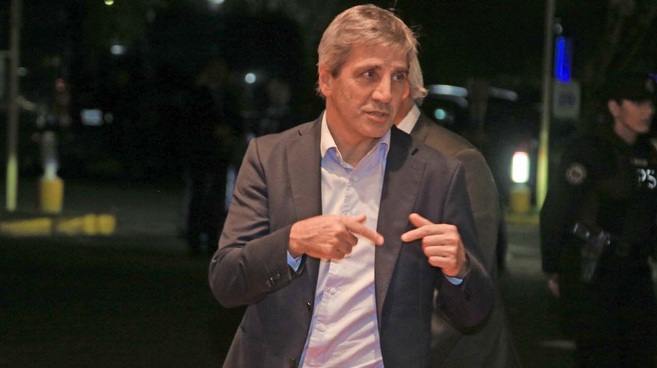 ¿Podrá Caputo defender el superávit sin cobrar impuesto PAIS?