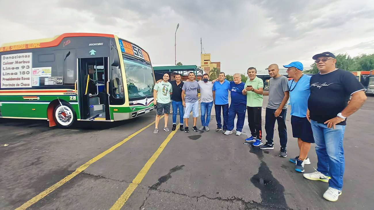 Choferes solidarios: recorren casi 1.000 km en colectivo para llevar donaciones al Chaco