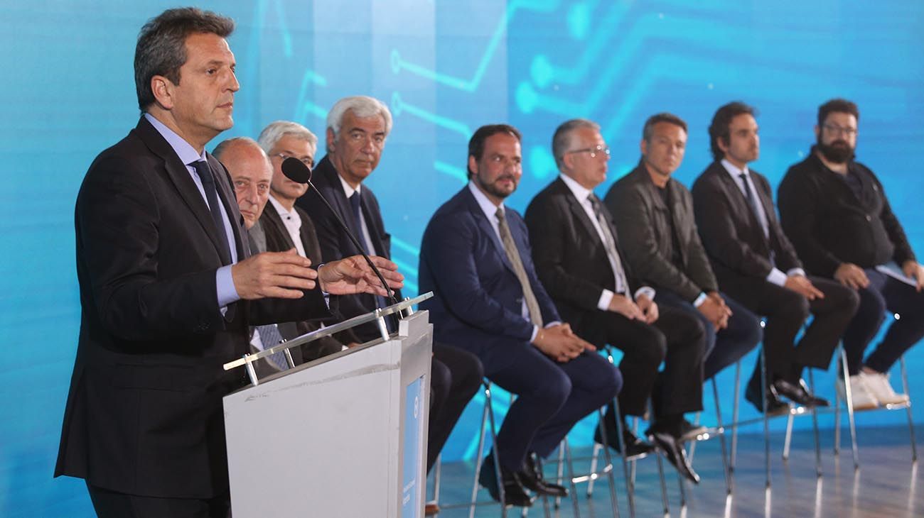 Dólar tecno: el Gobierno anunció beneficios cambiarios para la economía del conocimiento