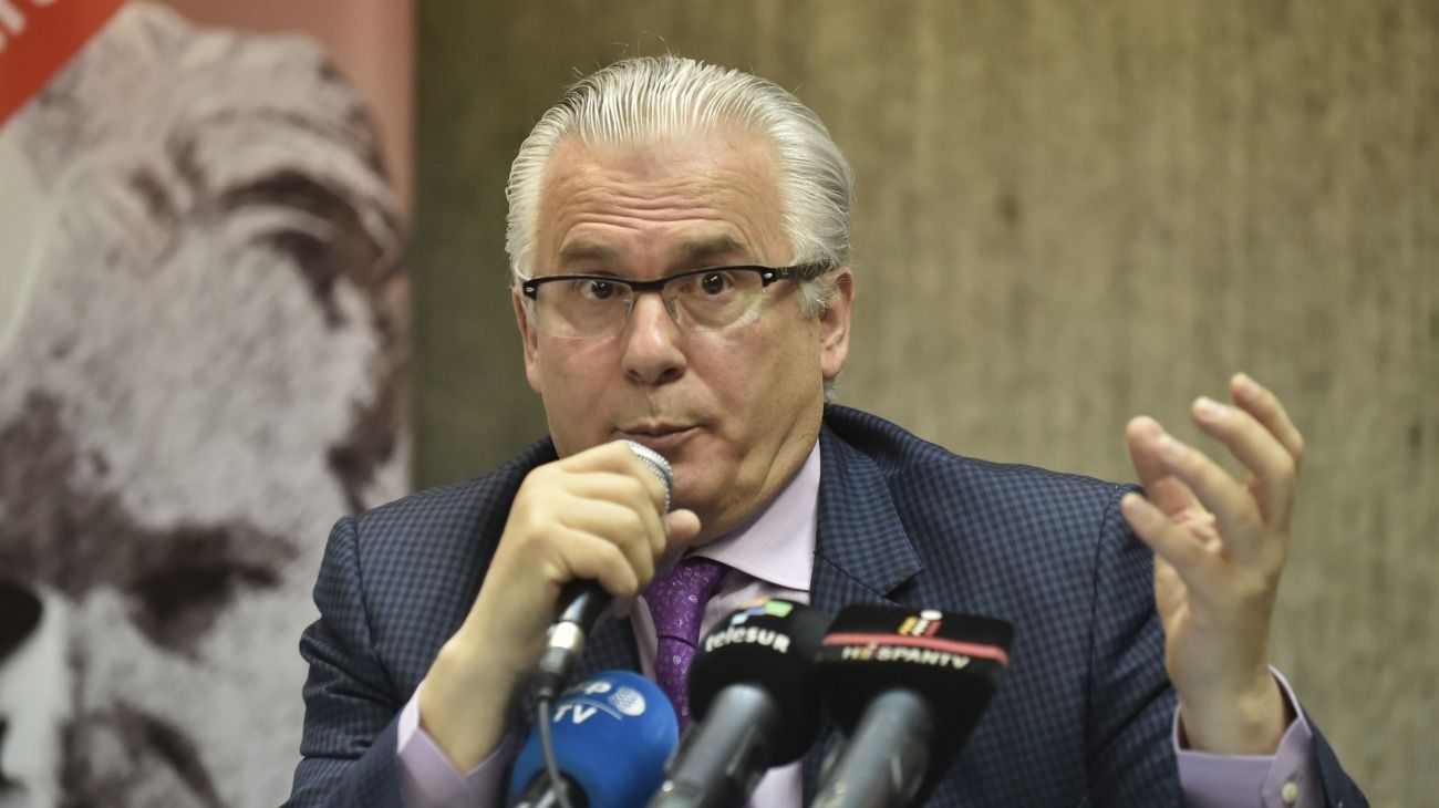El ex juez español Baltasar Garzón fue internado con síntomas de coronavirus