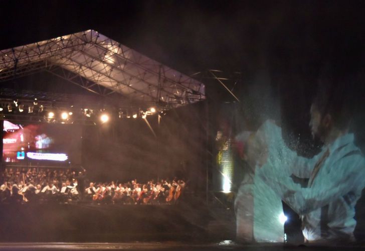 Video | El viento derrumbó el techo del escenario de la Fiesta de la Vendimia