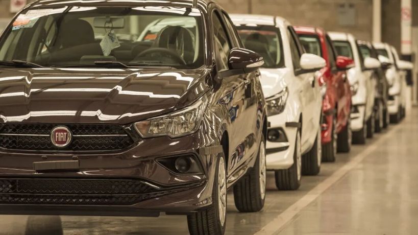 El financiamiento para comprar autos nuevos y usados cayó 15% en octubre