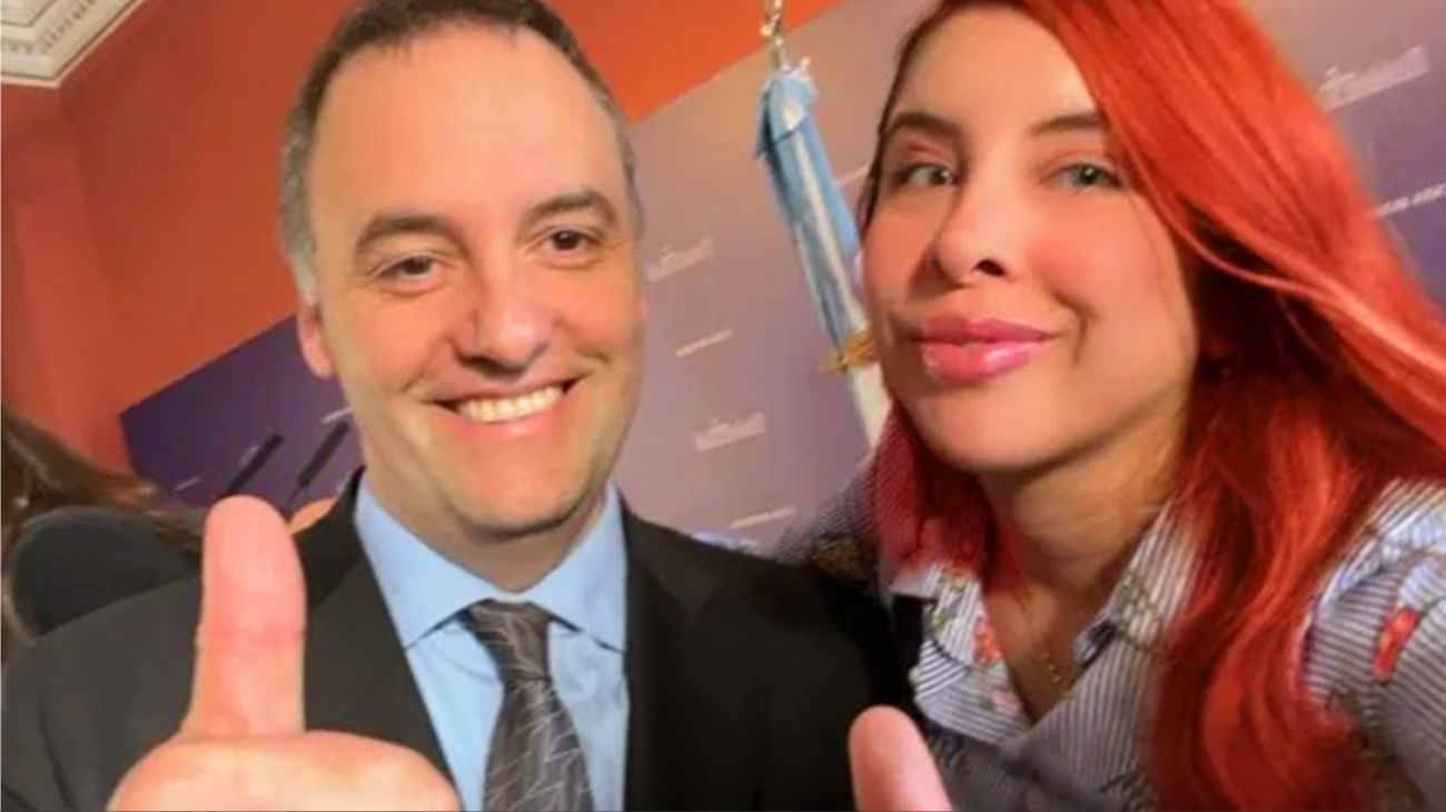 Curioso caso: viajó con Milei al Vaticano, pero desmiente que trabaje para la candidatura de Manuel Adorni