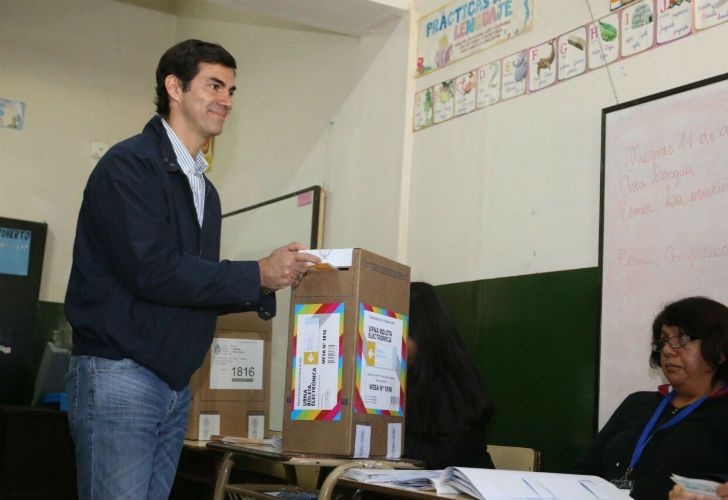 Urtubey votó y dijo que "las PASO enriquecen al sistema democrático"