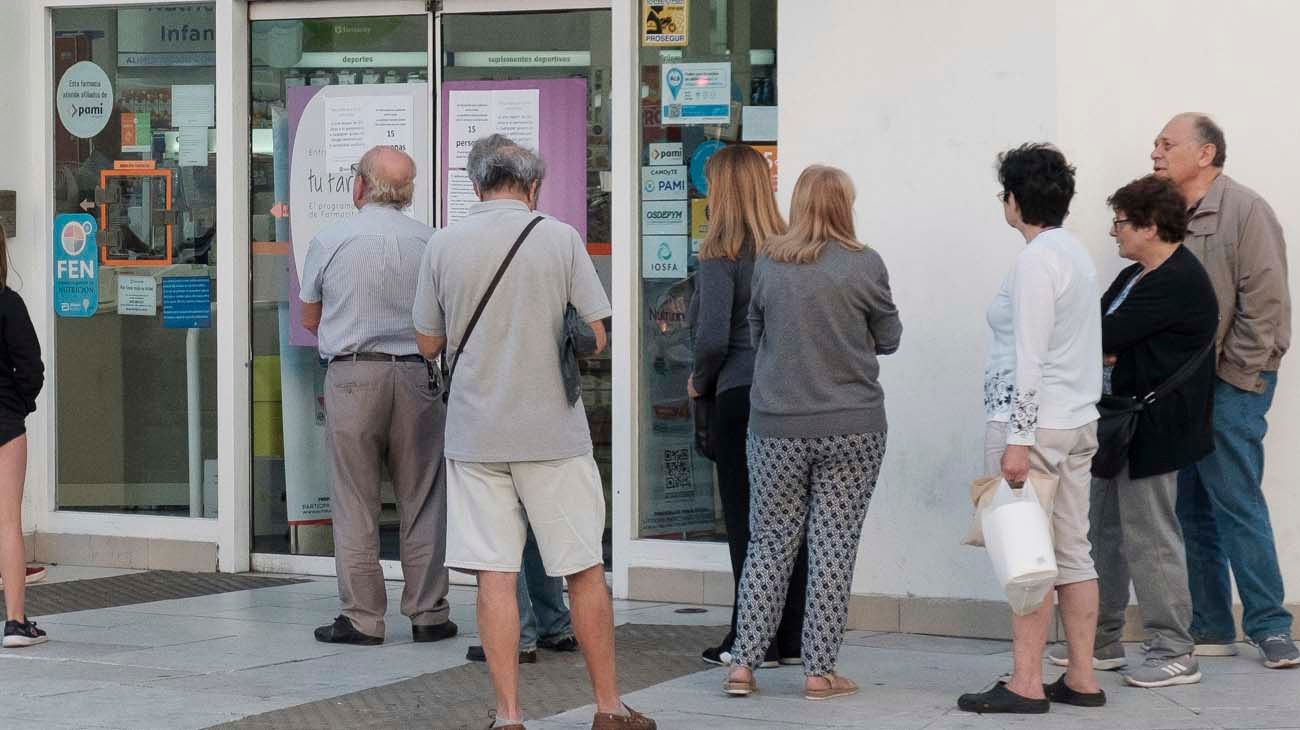 Salud inaccesible: se desploman la inversión y la venta de medicamentos