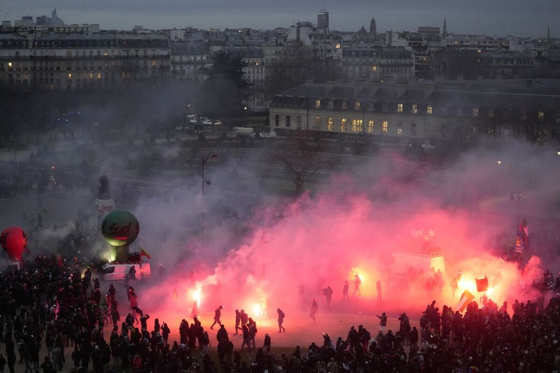 Arde Francia: siguen las protestas contra la reforma jubilatoria