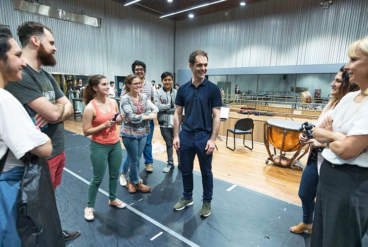 Berlín pasó tres horas en el Colón, donde hasta vio un ensayo de ópera