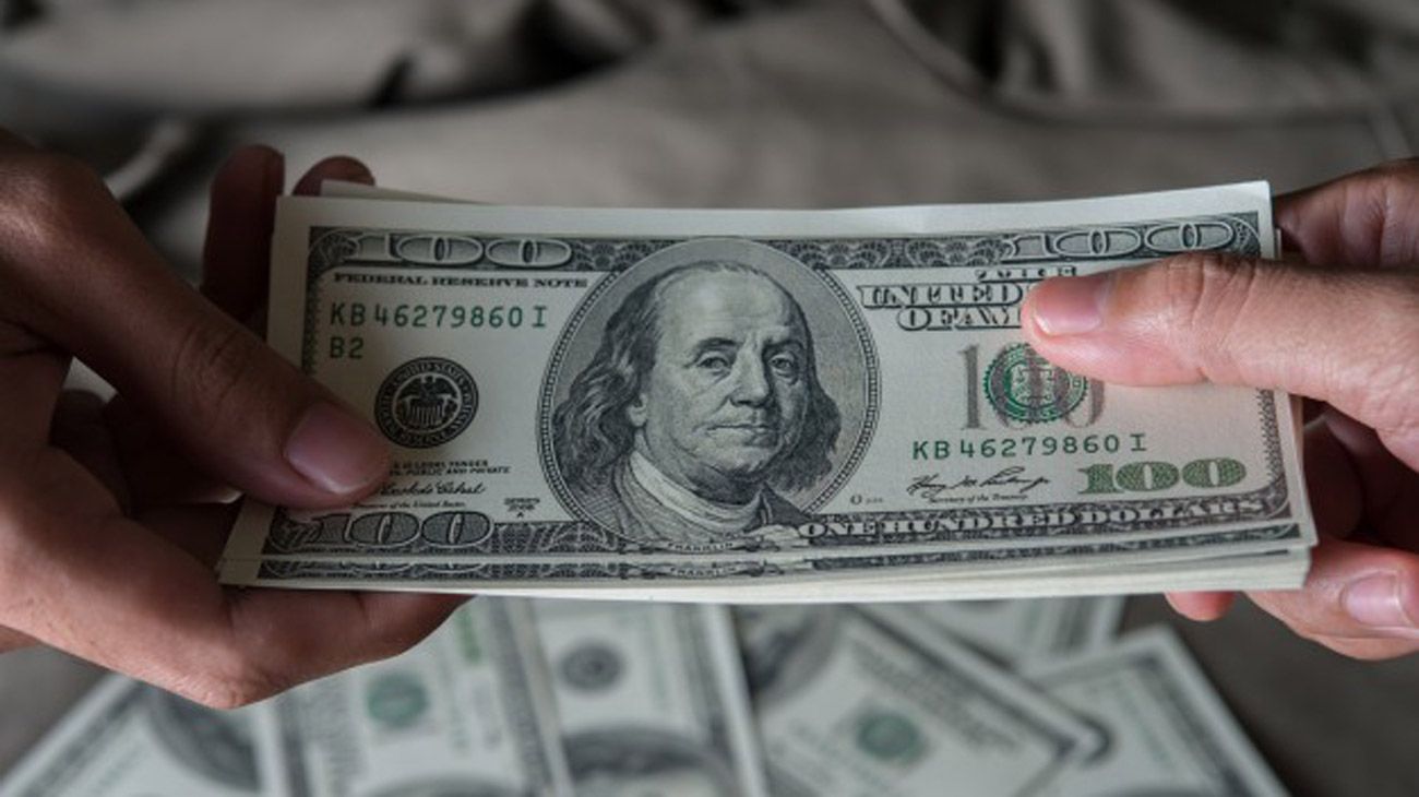 Tras el salto que registró el miércoles, el dólar se vende a $28,29