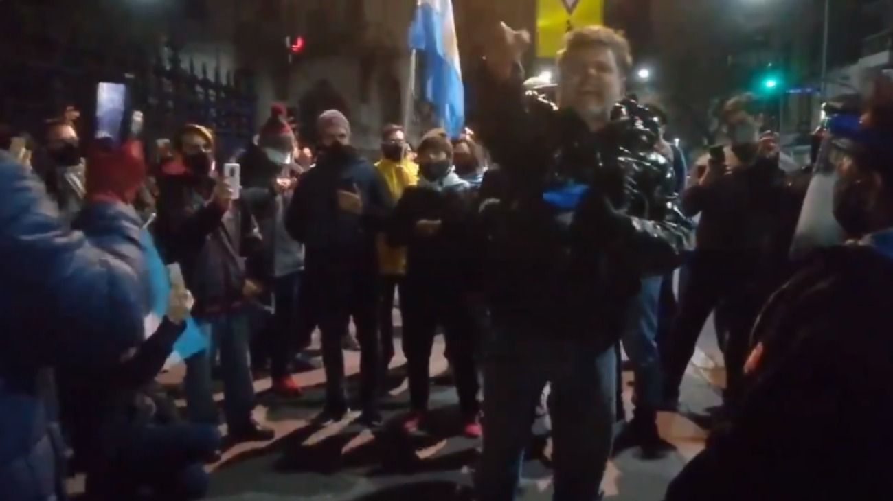 Alfredo Casero participó de la protesta en el Congreso e insultó a Alberto Fernández