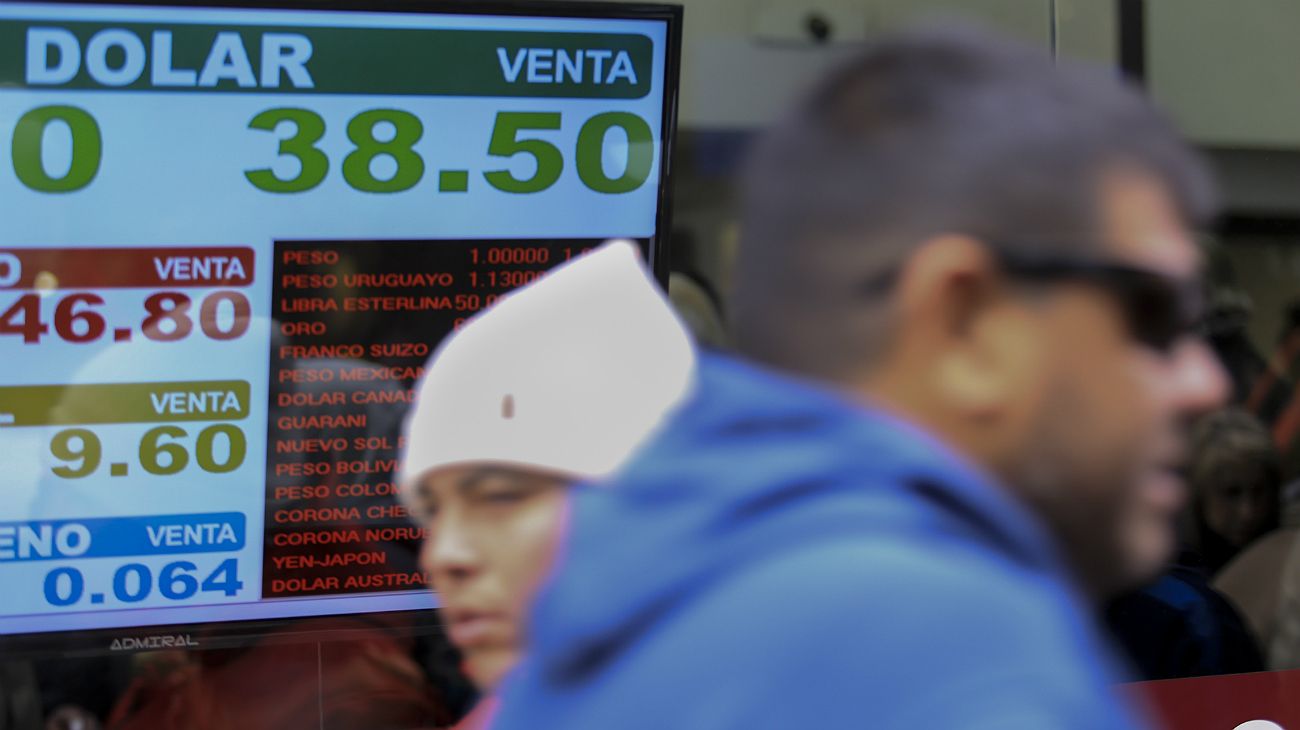 Después de tres jornadas a la baja, el dólar volvió a cerrar con una leve suba