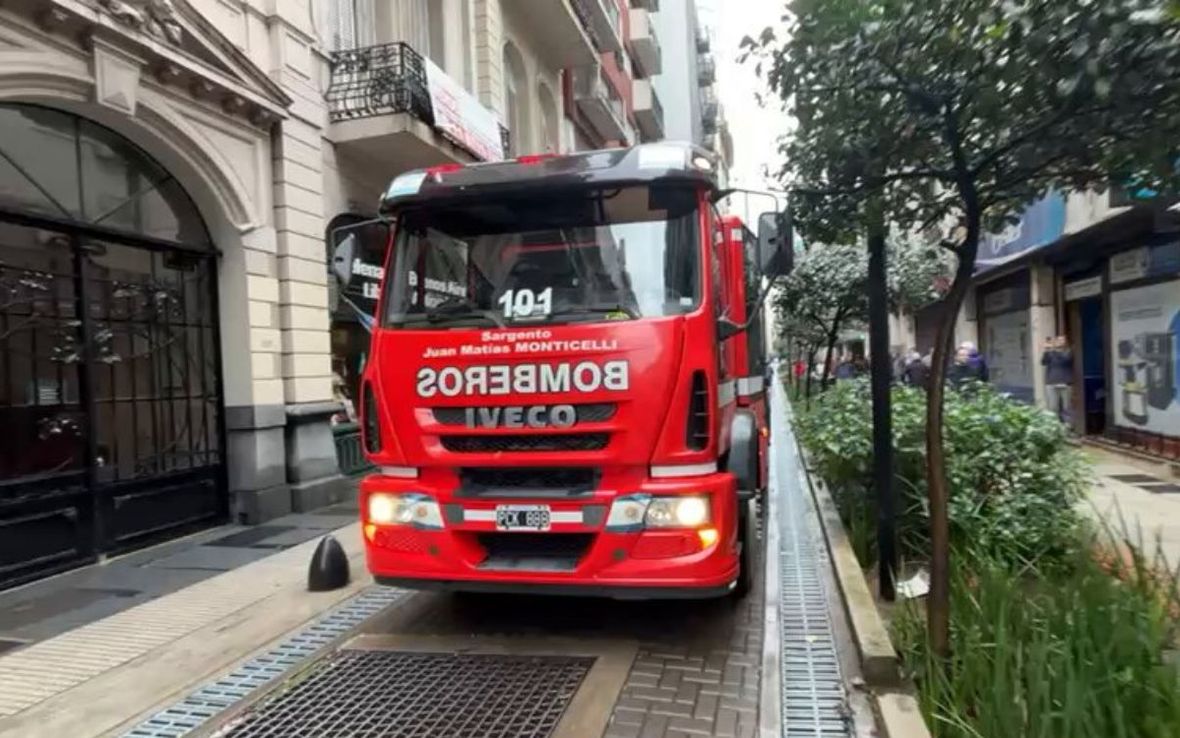 Vecinos confundidos: llamaron al 911 creyendo que había caído un rayo pero estaban haciendo una despedida de soltero
