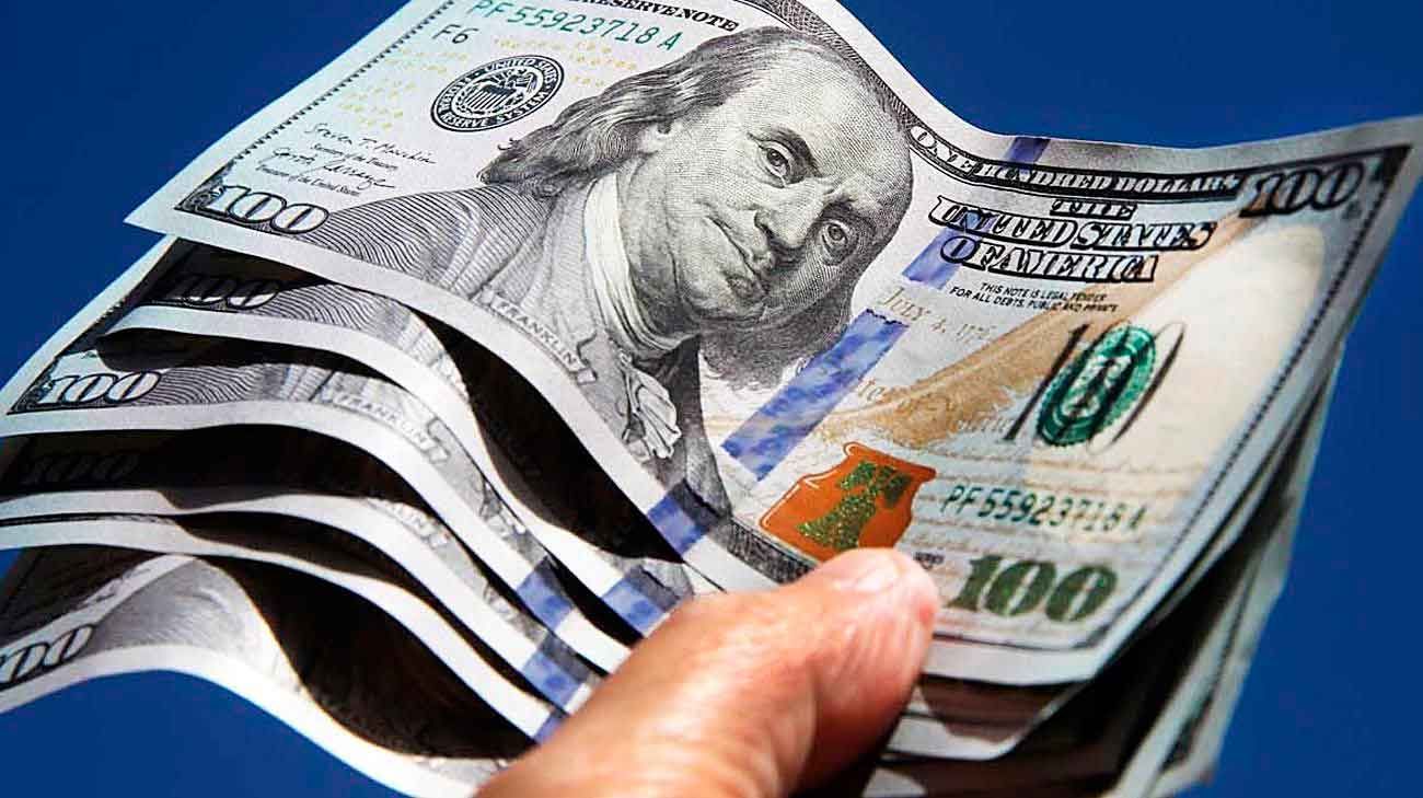 Dolarizar, la idea que siempre vuelve