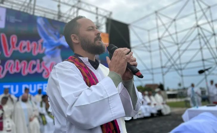 Padre Pablo Viola: “la pregunta es cómo llegamos antes que un arma a la vida de los chicos”