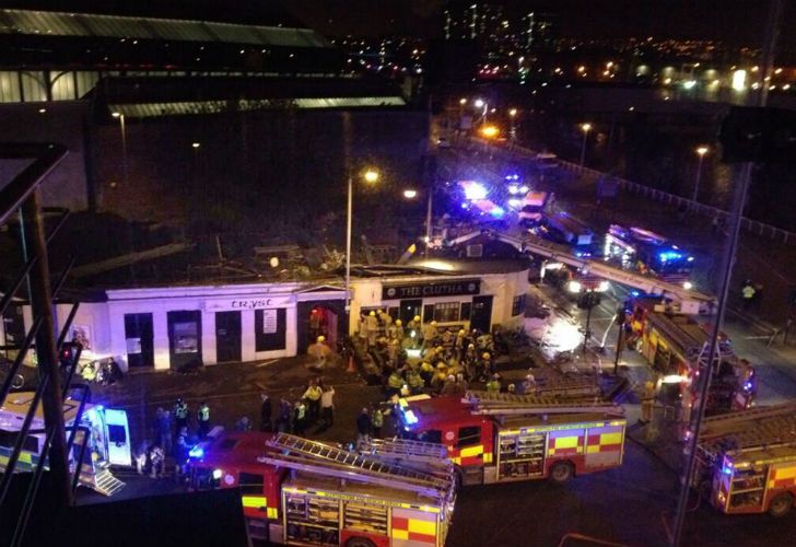 Helicóptero policial se estrelló contra un pub