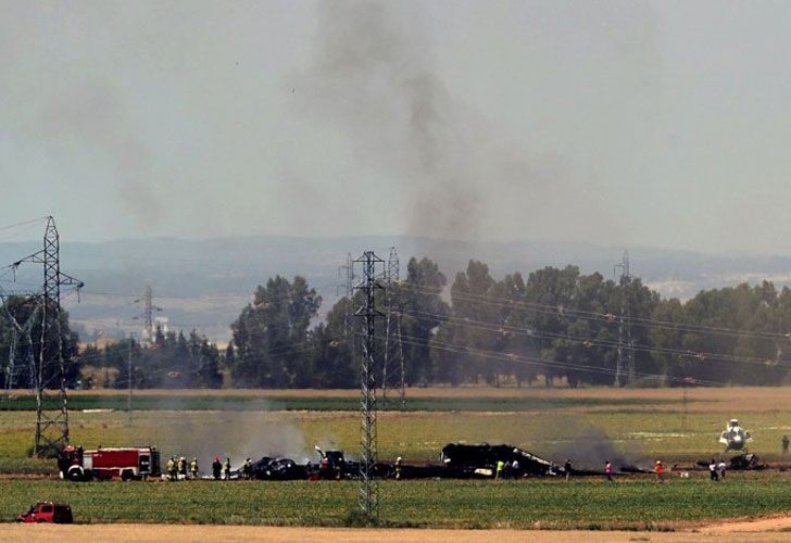 Se estrelló un avión en Sevilla: al menos tres muertos