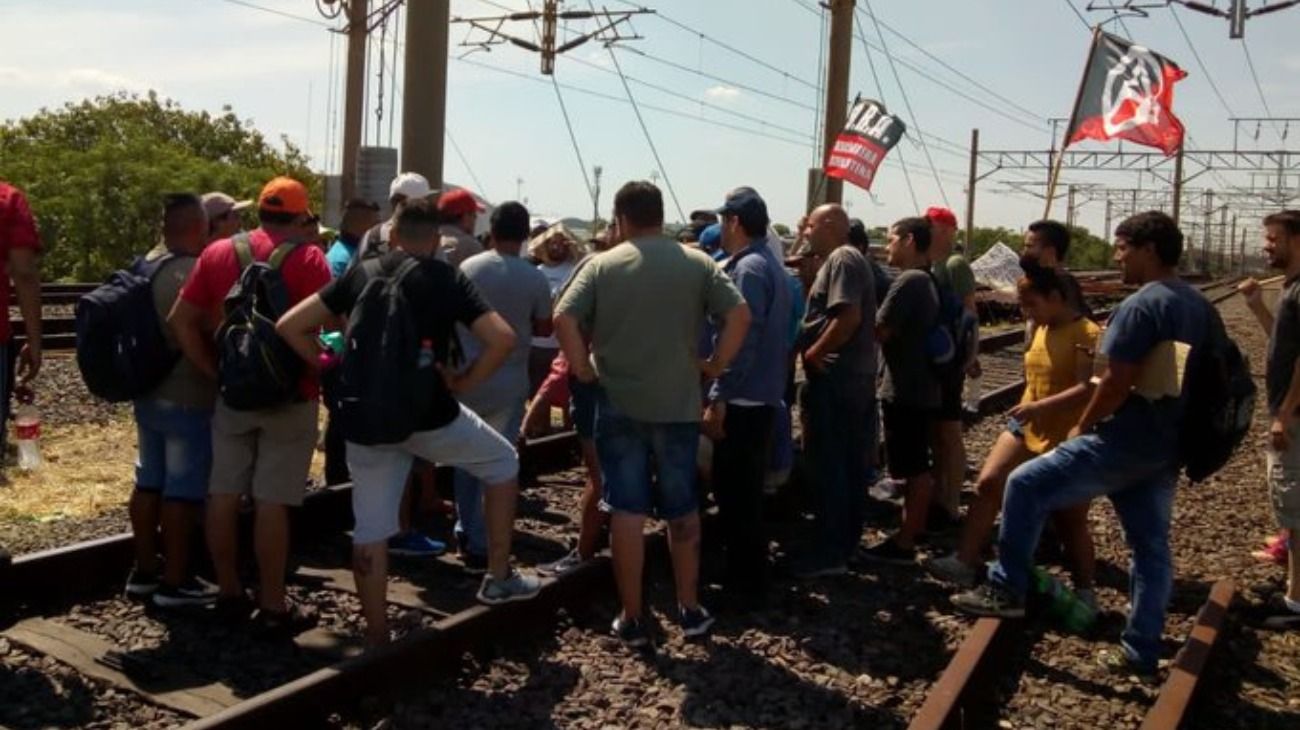 Tren Roca: liberaron las vías tras más de siete horas sin servicio por la protesta