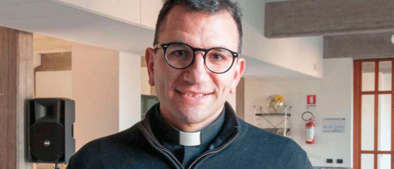 La historia del sacerdote italiano que volvió a ejercer como médico