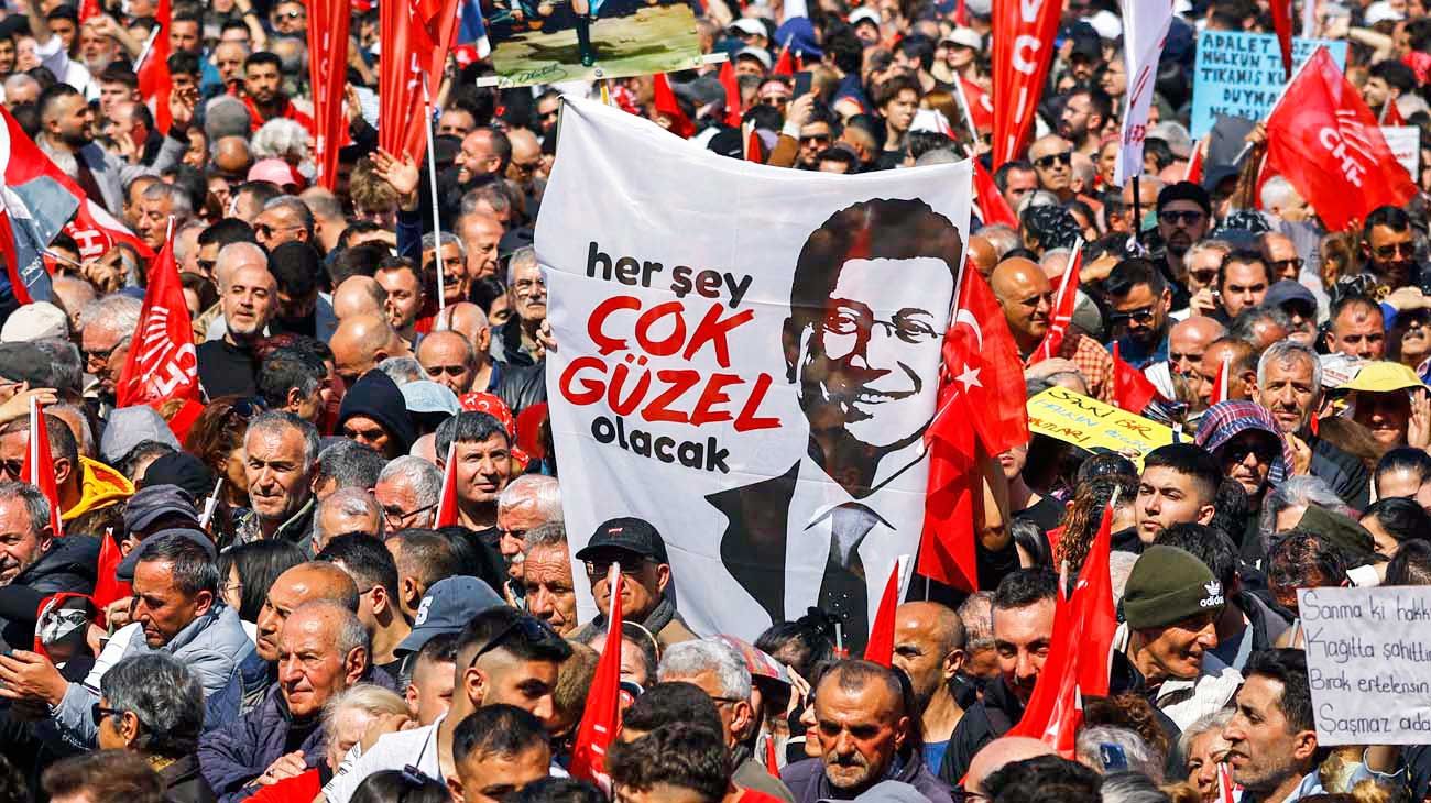 Masiva marcha en Turquía para pedir la liberación del principal líder opositor