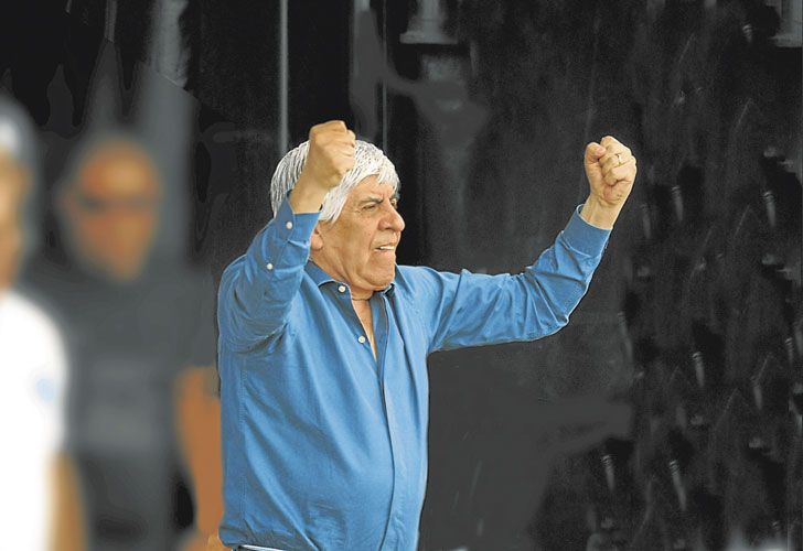 Macri dejó de caer y en la Rosada ven que los ayudó la pelea con Moyano