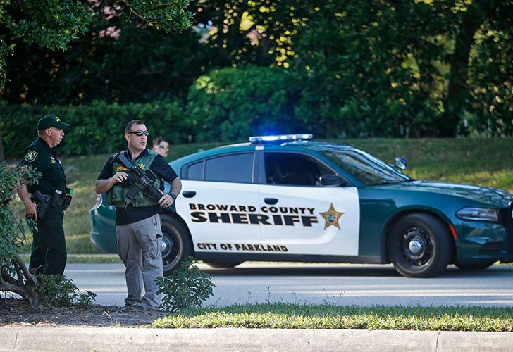 Un exalumno mata a 17 personas en una escuela secundaria de Florida