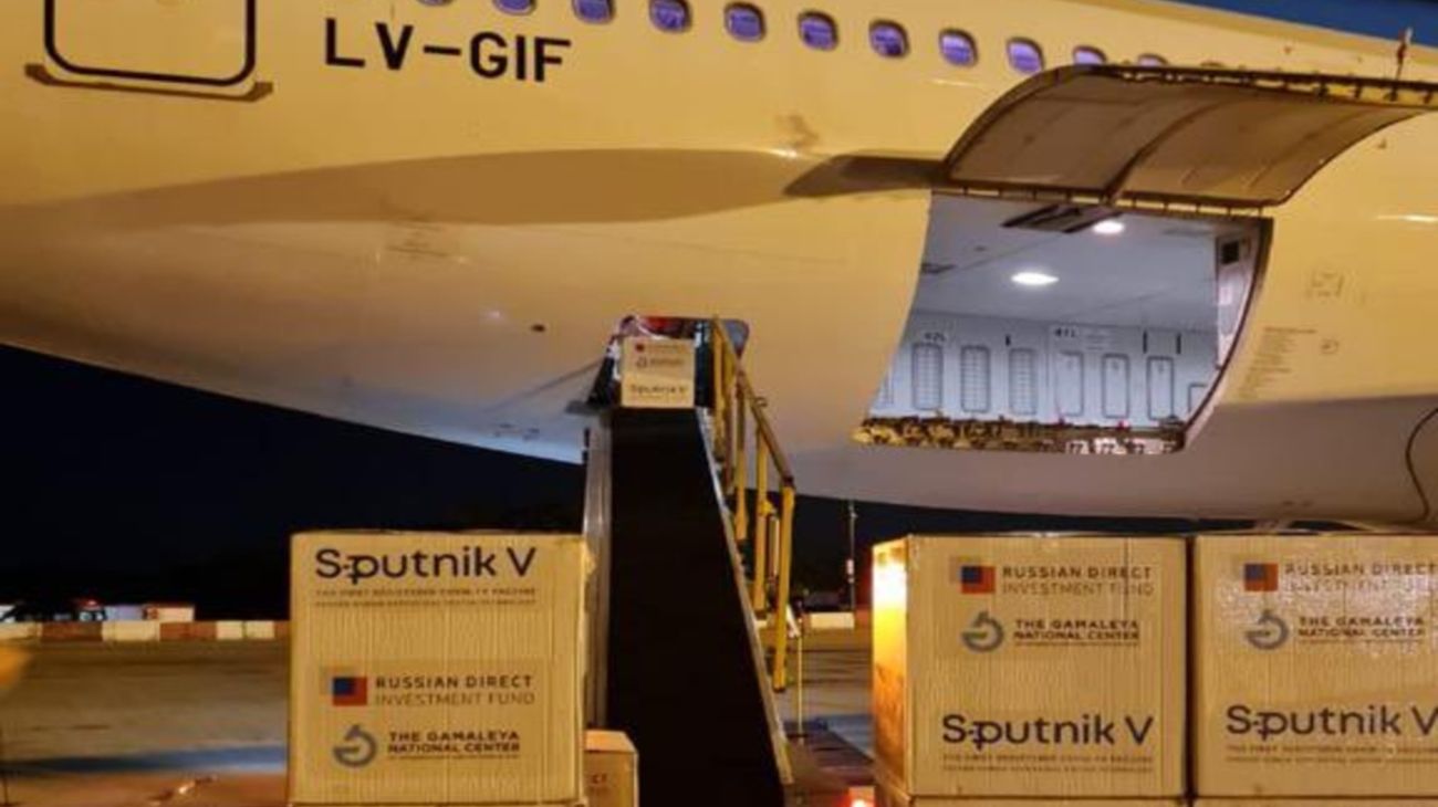 Aterrizó un vuelo de Aerolíneas con más de medio millón de dosis de Sputnik V