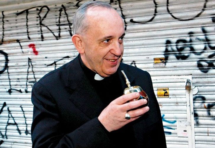El Papa viajó en colectivo y pagó la cuenta del hotel