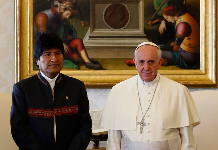 Francisco convocó a una multitudinaria oración por la paz