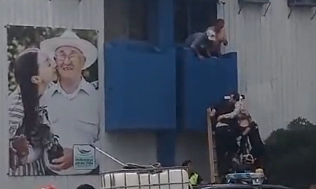 Video: un incendio en un geriátrico de Mendoza dejó un muerto y 25 internados