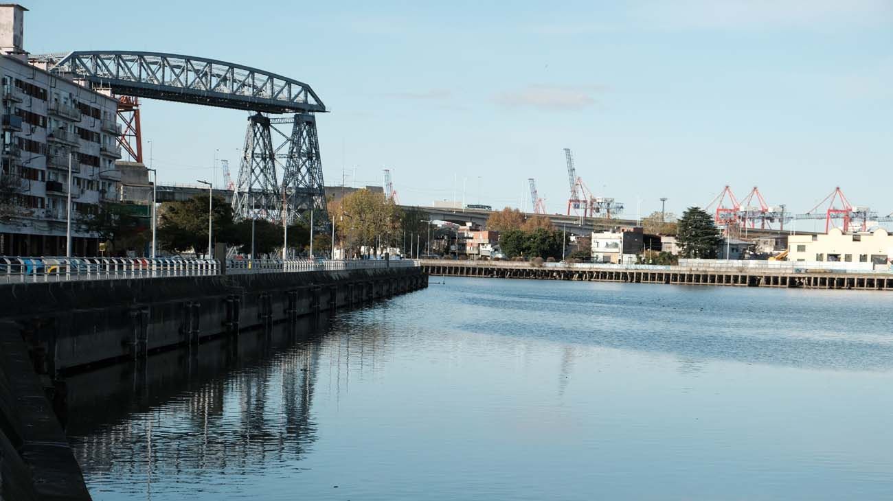 Harán estudios para saber si la cuarentena saneó las aguas del Riachuelo