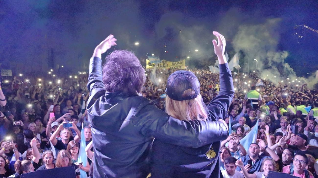 Javier Milei reunió a una multitud en la noche tucumana: "Voy a ser el próximo presidente de la Argentina"