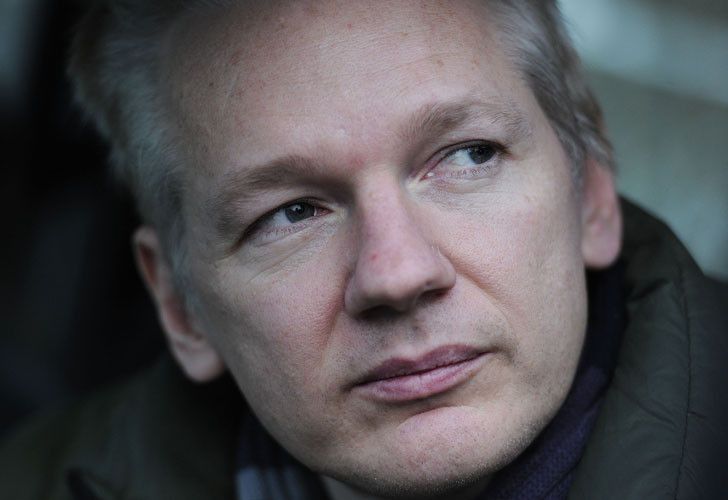 La embajada de Ecuador incomunicó a Julian Assange por opinar de política