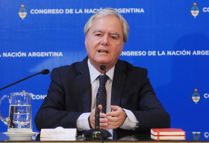 Pinedo opinó sobre las pensiones: "Hay gente que actúa en la ilegalidad"