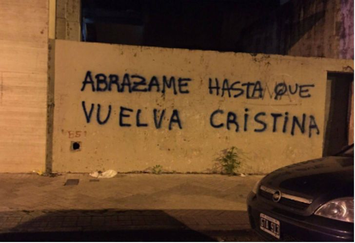 "Abrazame hasta que vuelva Cristina" | Estallaron las redes