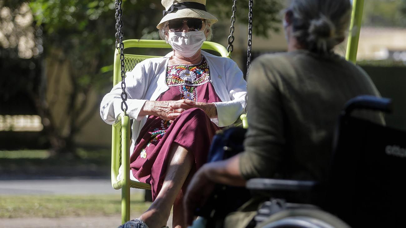 Permiso para mayores de 70: se encendió la mecha