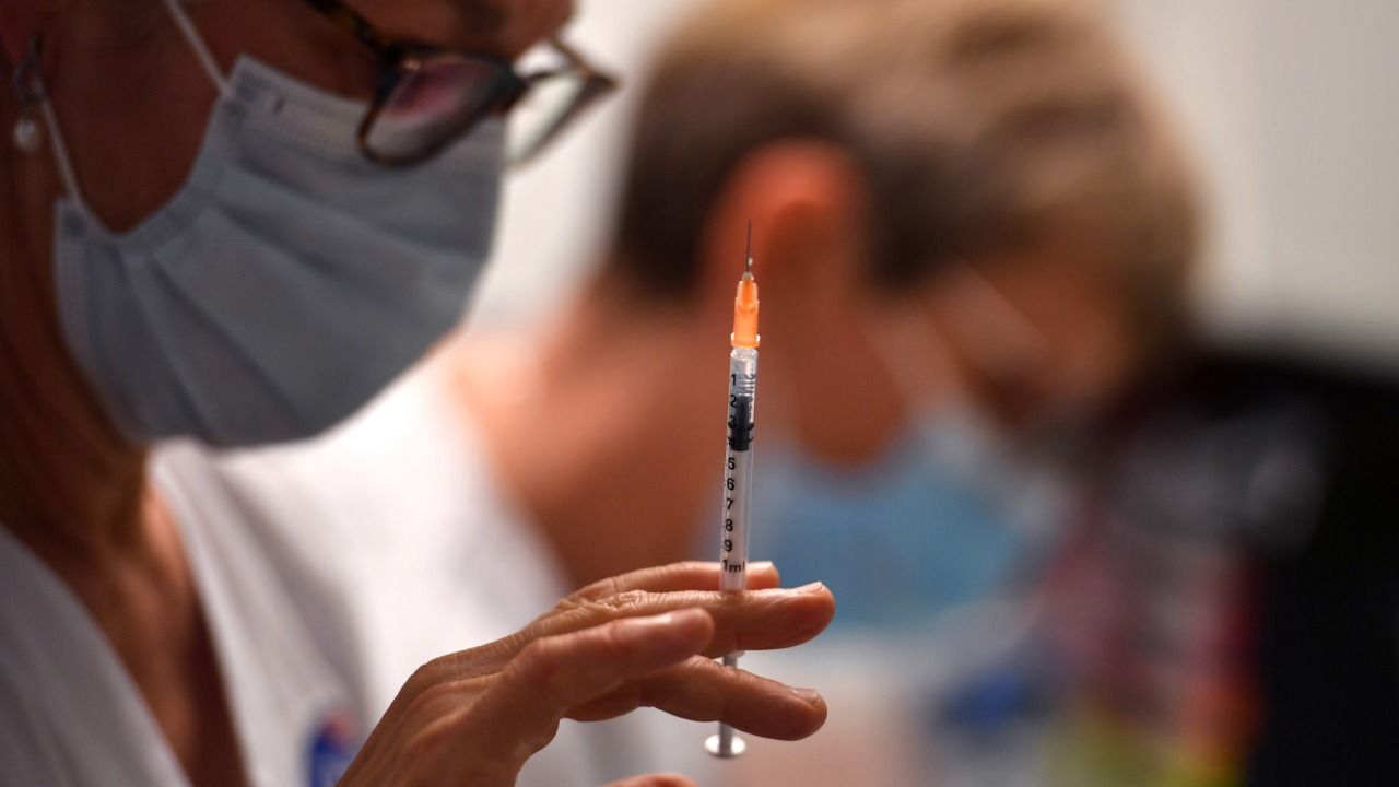 Un informe internacional dijo que Pfizer pidió “activos soberanos” a Argentina y Brasil