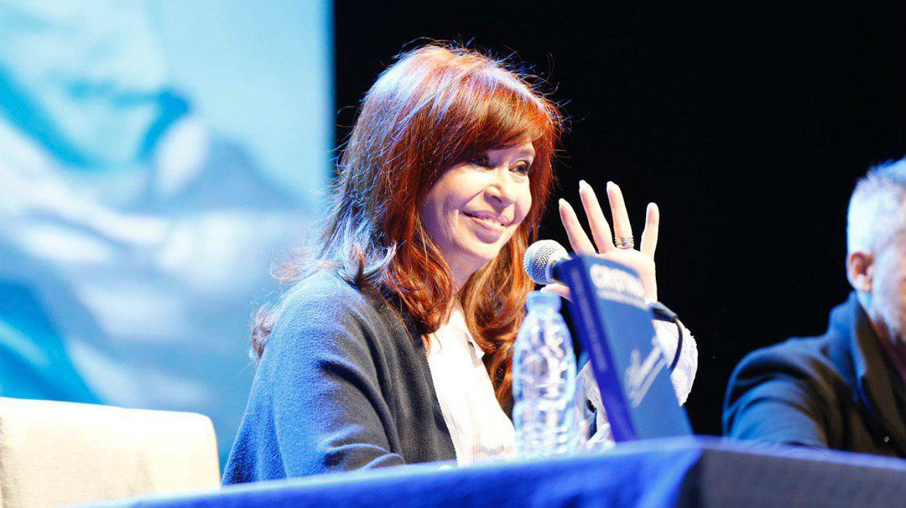 Cristina Kirchner viaja a San Juan y luego lleva "Sinceramente" a Mendoza