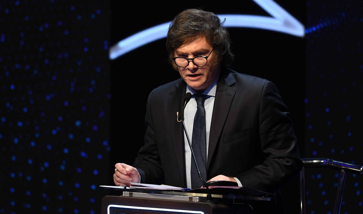 Julio Gambina sobre el debate: “Quedó muy en soledad Javier Milei con su propuesta de dolarización”