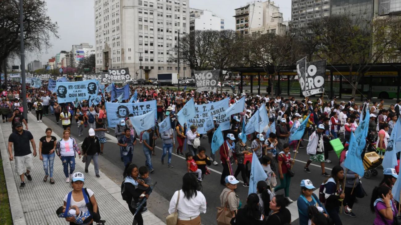 El Gobierno planea desindexar los planes sociales
