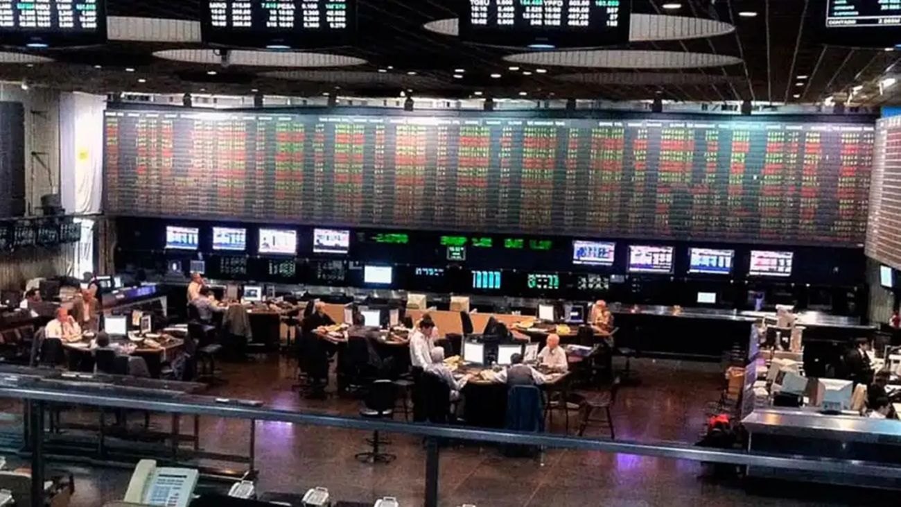 Cuál es la diferencia entre las tasas del Bonar 2027 y 2028 a la hora de invertir